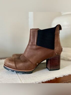 Sorel Addington Chelsea Ankle Boots Booties Brown Leather Round Toe Pull